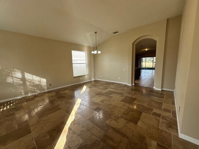 Building Photo - Beautiful Home Located in Great Community with all the Amenities.