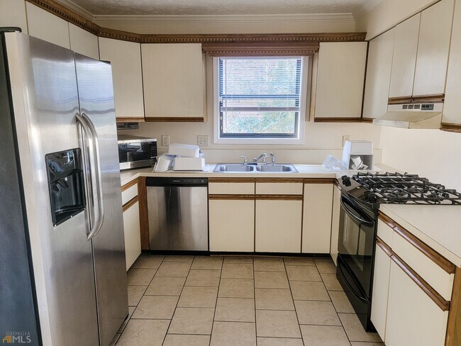 Foto del edificio - 2411 Deerfield Dr