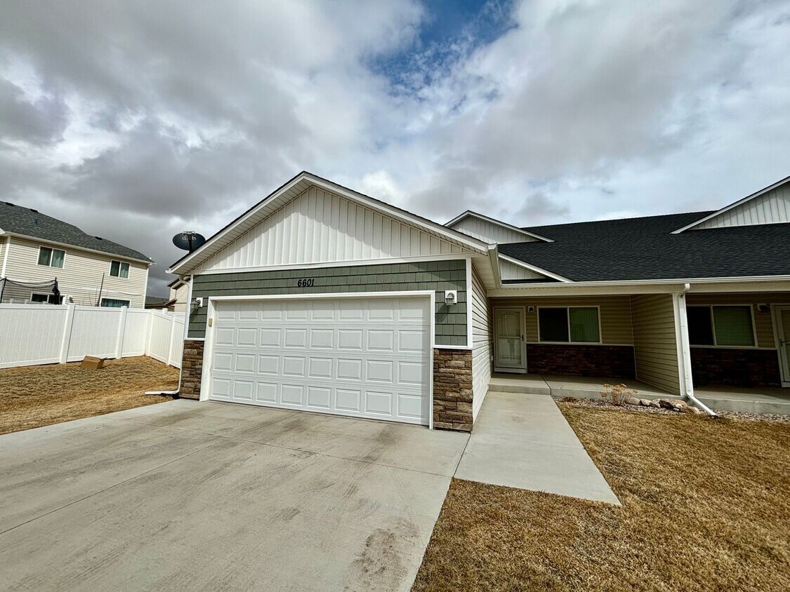 6601 Kicking Horse Ct, Cheyenne, WY 82001 Townhome Rentals in