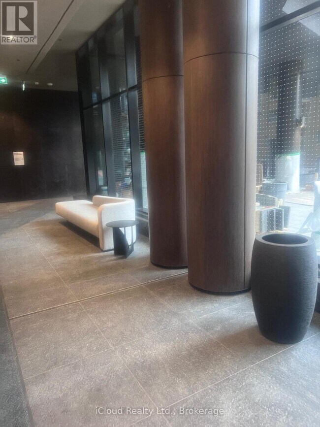 Photo du bâtiment - 110 Broadway Ave