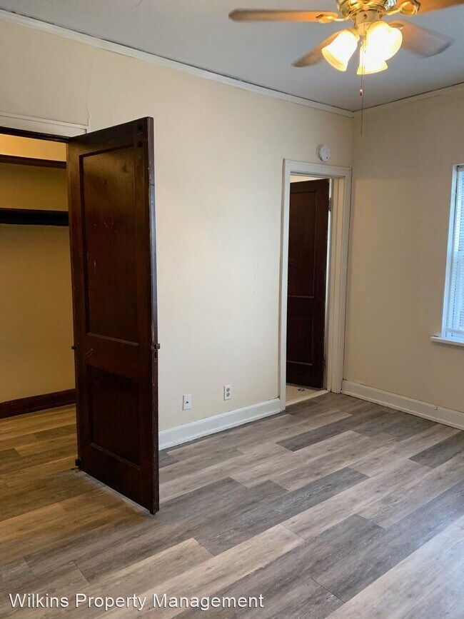 Foto del edificio - 1020 E Pleasant St
