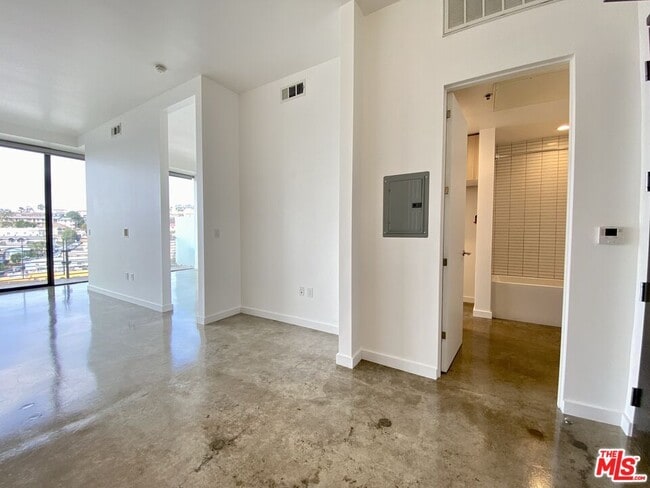 Building Photo - 1115 Sunset Blvd