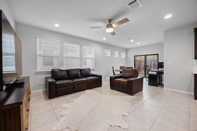 Foto del edificio - 2424 Pecan Island Dr