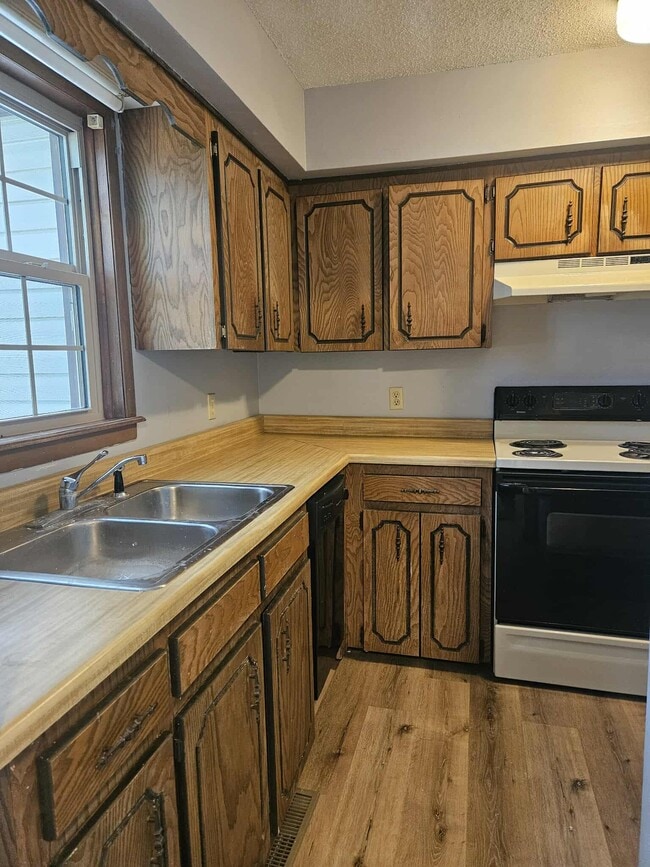 Building Photo - 403 Country Villa Ln