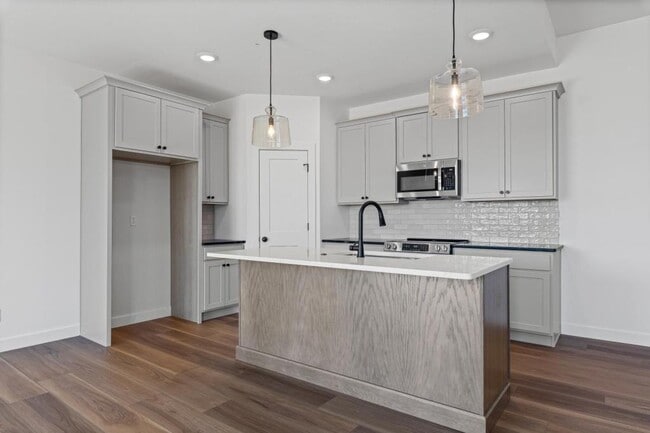 Building Photo - 2004 Stone Mountain Pkwy