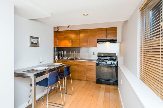 Building Photo - 137 Garfield St