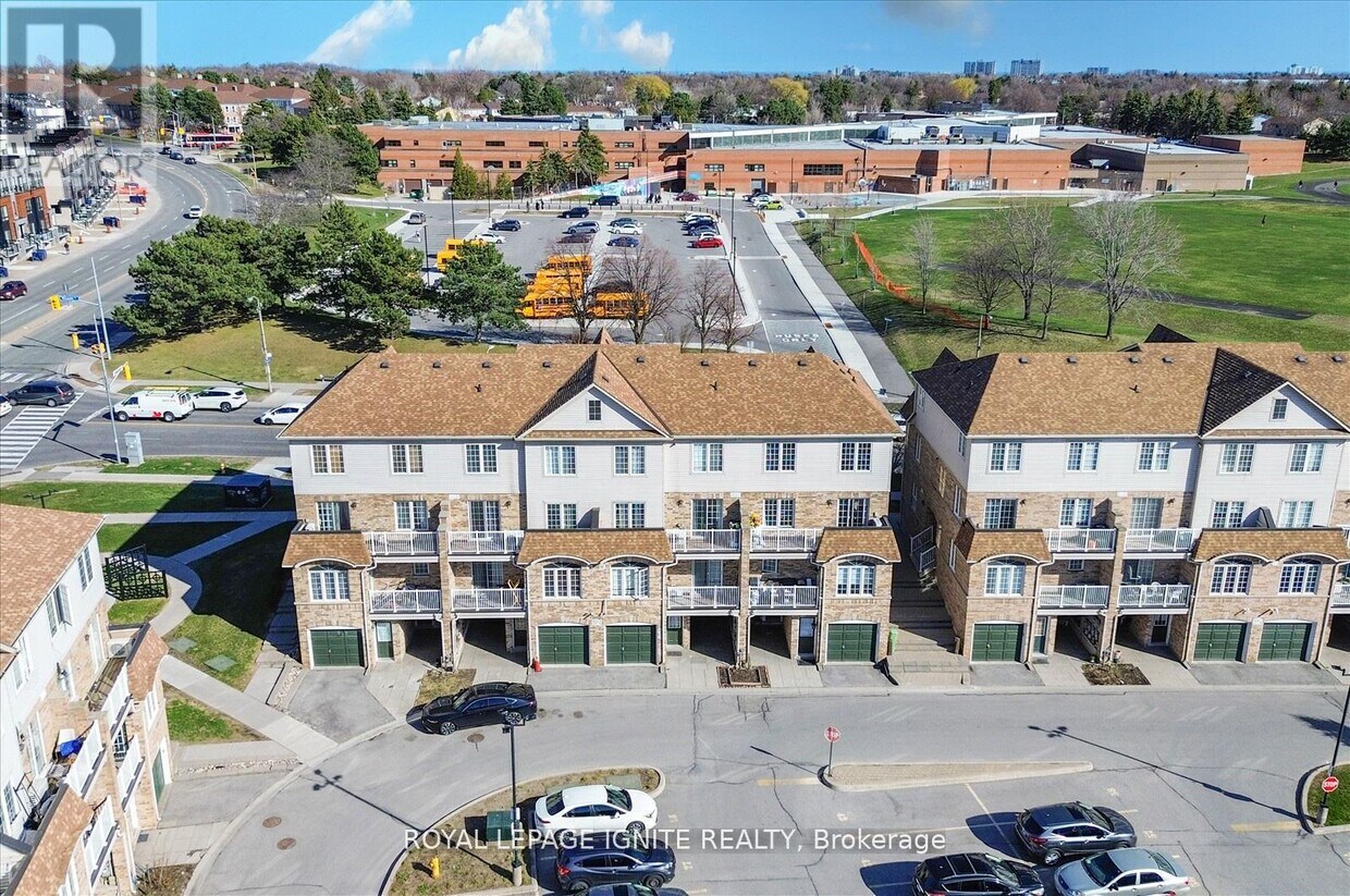 Photo principale - 200-200 McLevin Ave