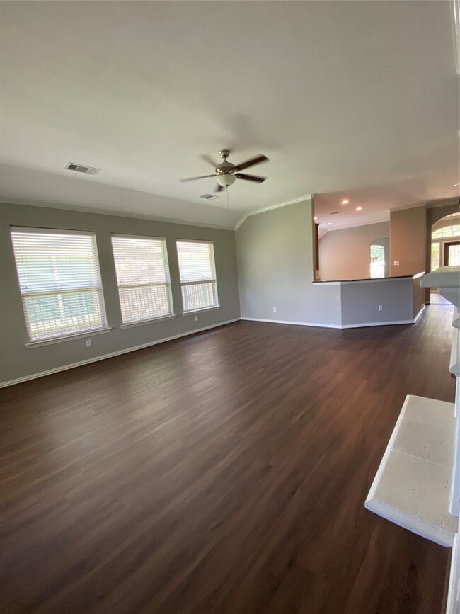 Building Photo - 42 Black Swan Ct