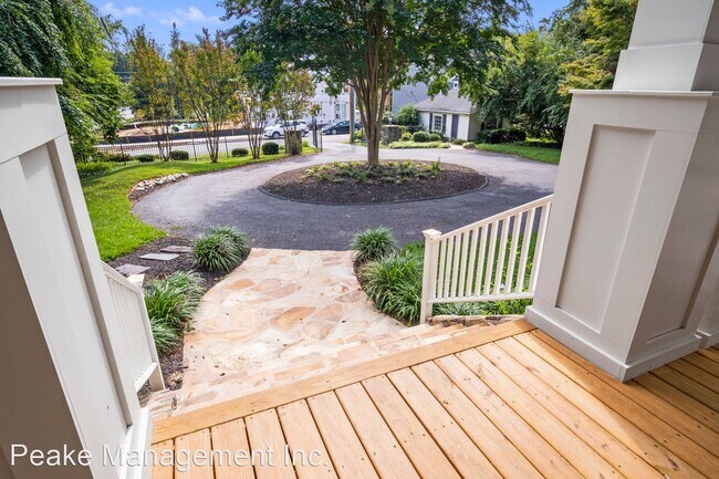 Building Photo - 3 br, 3.5 bath House - 3738 Chain Bridge Rd.