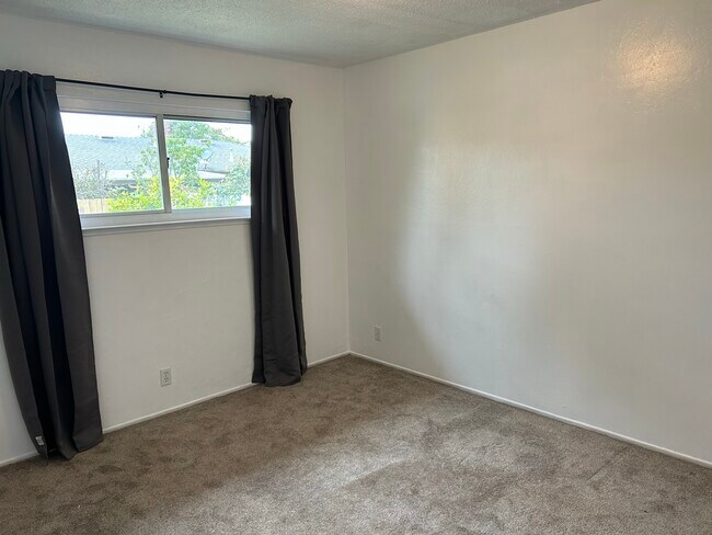 Foto del edificio - 313 Lakeview Rd