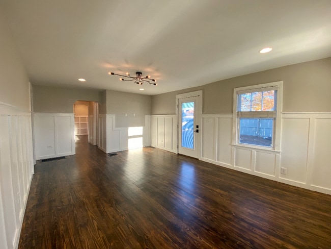 Building Photo - 1514 17th Ave N