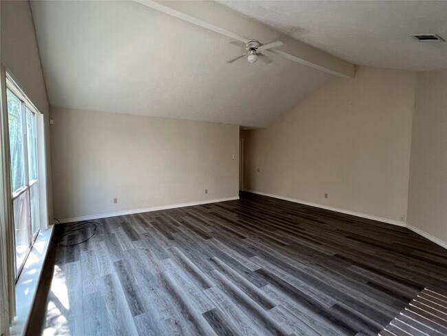 Foto del edificio - 2218 Trail W St