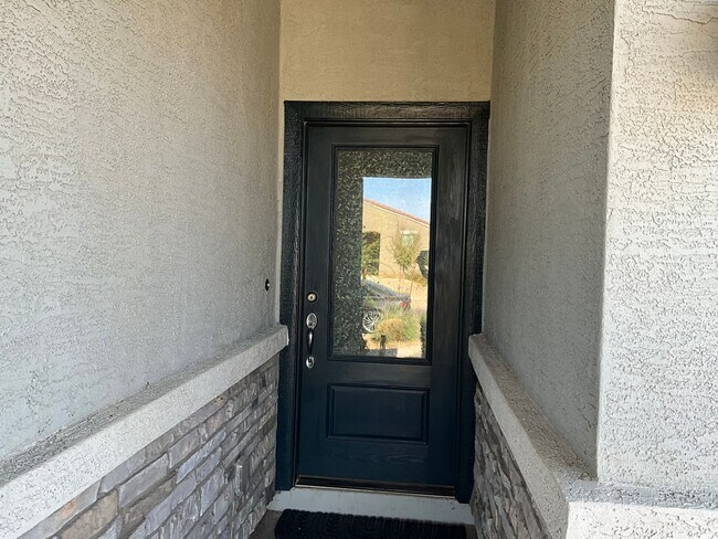 Building Photo - Move in ready 3bedroom 2 bath