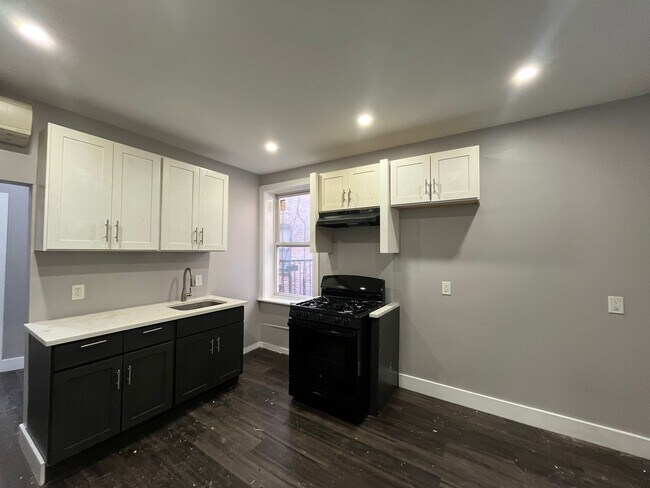 Building Photo - 96 Brown Pl