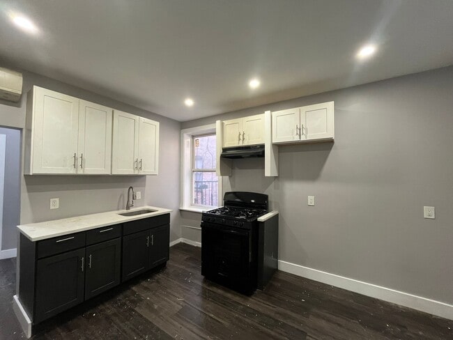 Building Photo - 96 Brown Pl