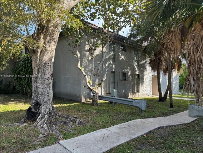 Foto del edificio - 10365 N Kendall Dr