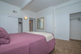 Building Photo - Loma Palisades