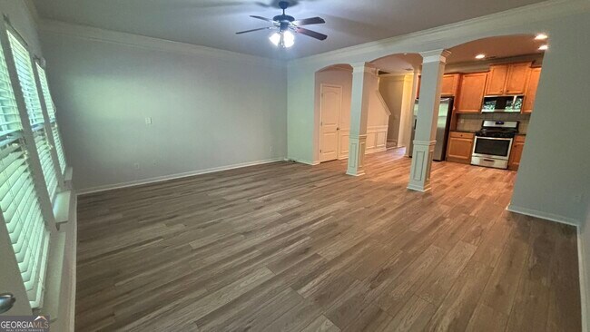 Building Photo - 323 Knelston Oak Dr NE