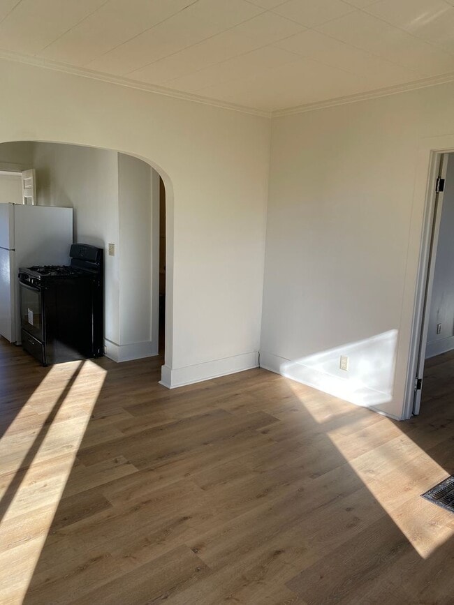 Building Photo - 588 Oak St