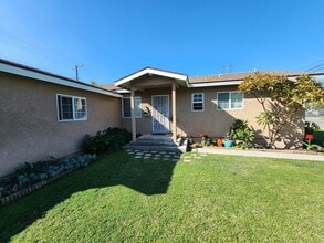 Building Photo - 1442 W Valencia Dr