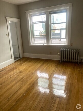 Building Photo - 52 Fenwood Rd