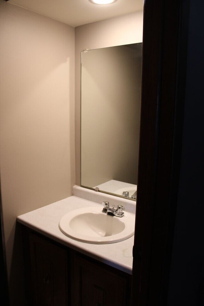 Foto del edificio - 8501 Morning Glory Ln