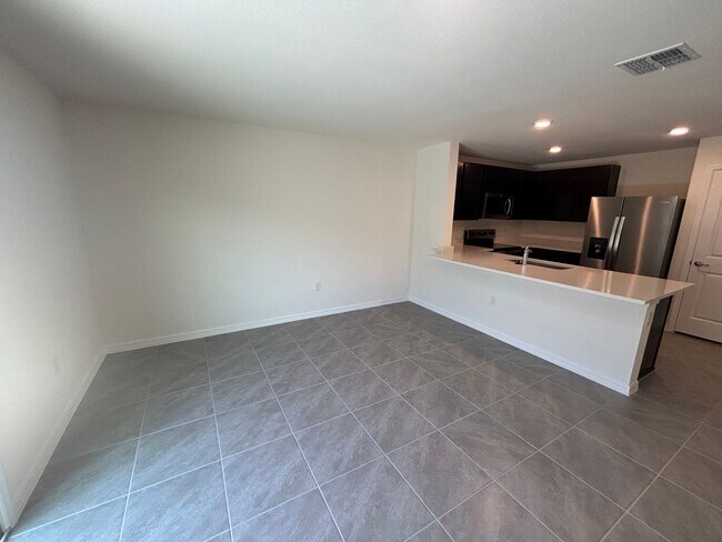 Building Photo - 3/2 Townhouse, Great Location