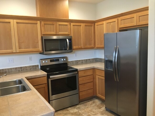 Building Photo - 3 Bedroom Portland Home!