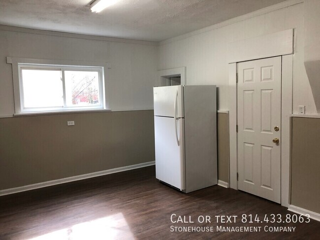 Building Photo - 1st floor 1 bedroom available with Washer ...