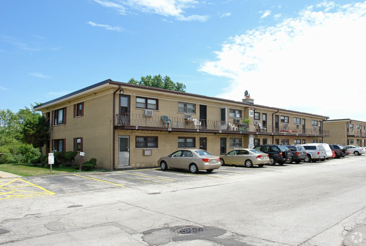 Building Photo - 13 King Arthur Ct