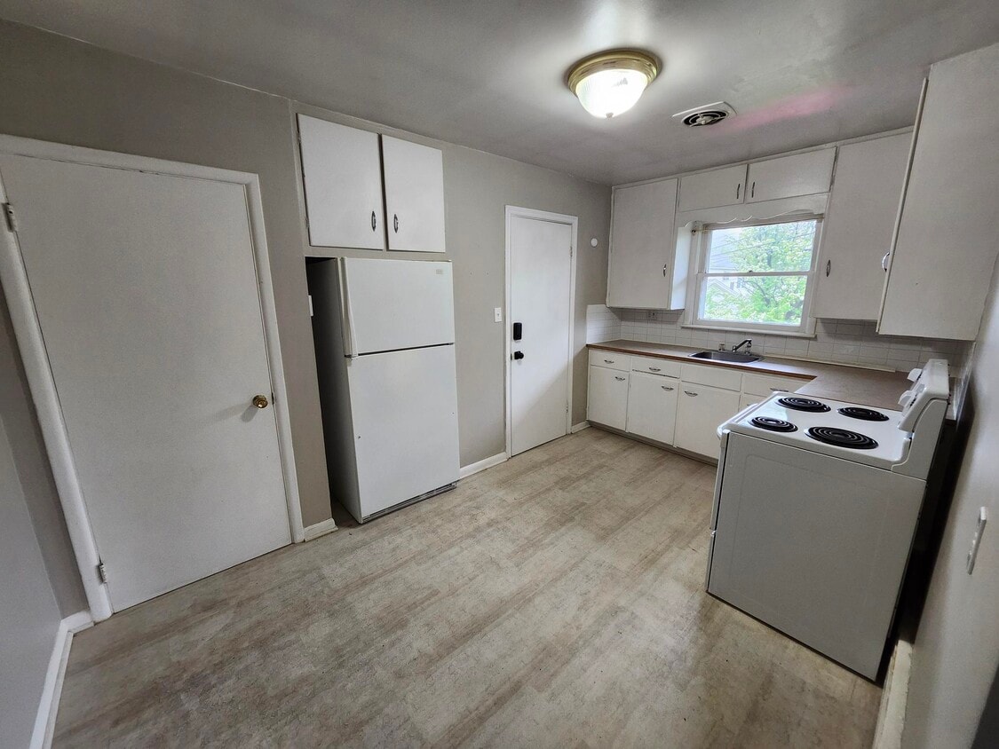 Primary Photo - 1134 Rothesay Rd