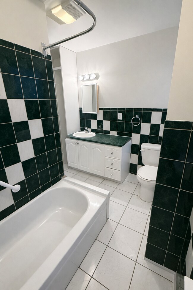 Foto del edificio - 2363 Orthodox St