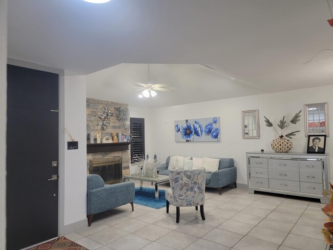 Foto del edificio - 1624 Eagle Crest Loop