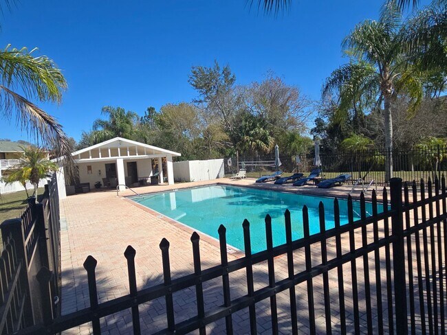 Foto del edificio - 2-Bedroom, 2-Bathroom Condo in Land O' Lakes