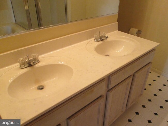 Building Photo - 2004 Travis Point Ct