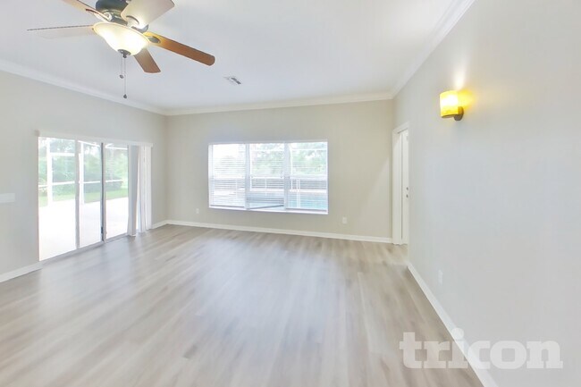 Foto del edificio - 16651 Midsummer Ln