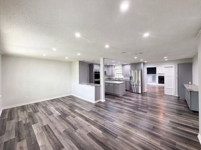 Foto del edificio - 1823 Lori Ln W