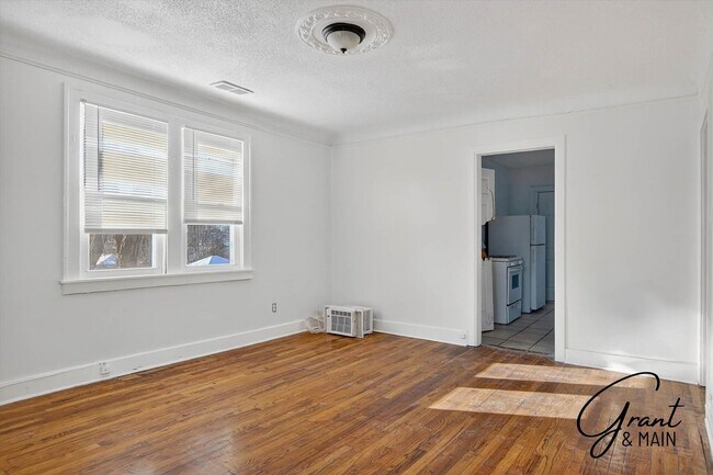 Building Photo - 18475 Wexford St