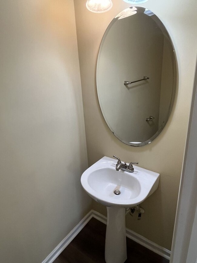 Building Photo - Refreshed 3 Bedroom House in NW Charlotte