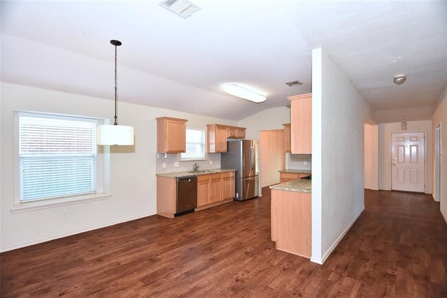 Building Photo - 3305 Stonewall Dr