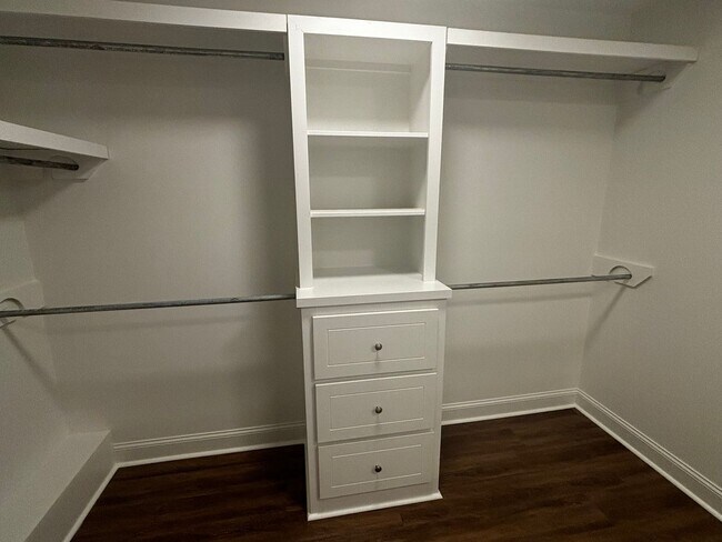 Foto del edificio - ****JUST REDUCED!!PLUS 1ST MONTHS RENT IS ...