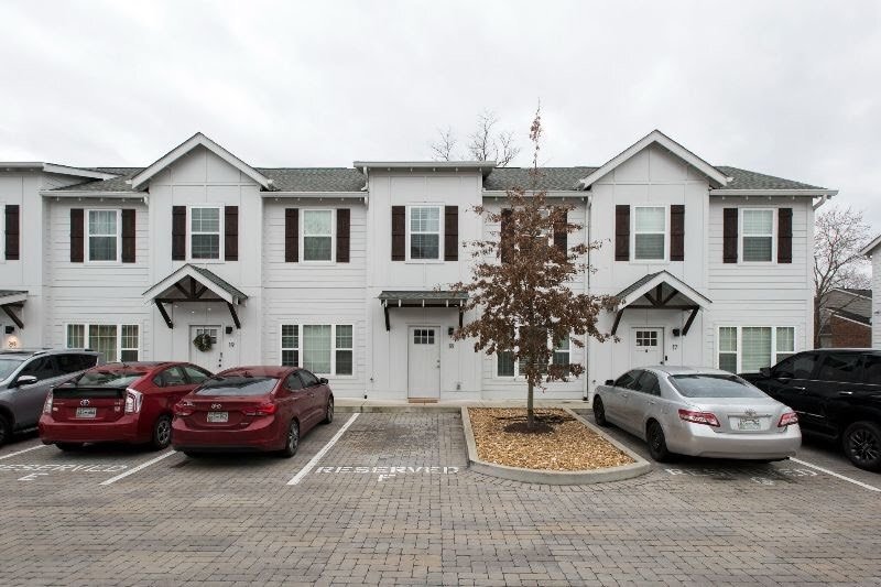 Primary Photo - 3 bed! 2.5 bath. Super charming! Furnished...