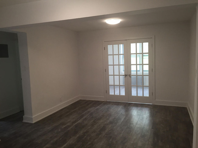 Foto del edificio - 13225 Maple Ave