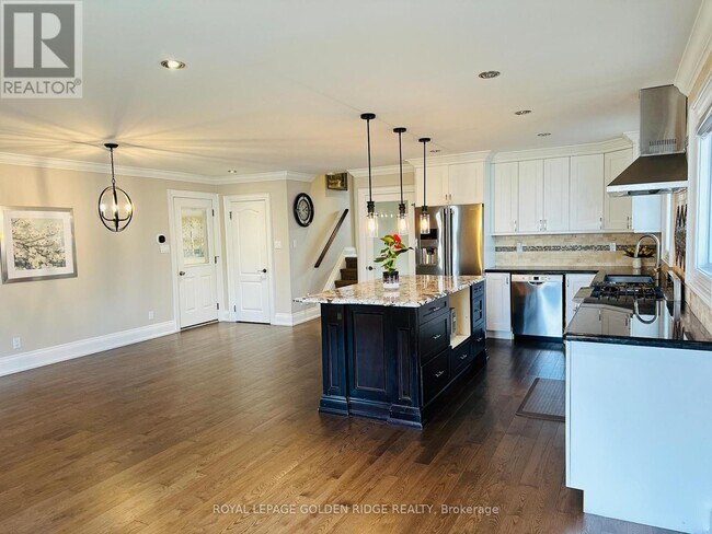 Photo du bâtiment - 506 Maple Ave