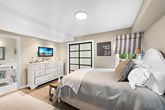 Building Photo - Woods Cove Beach House