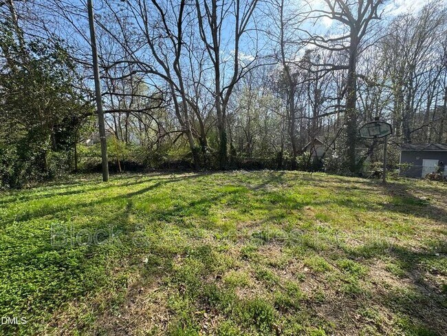 Building Photo - 1120 Savannah Dr