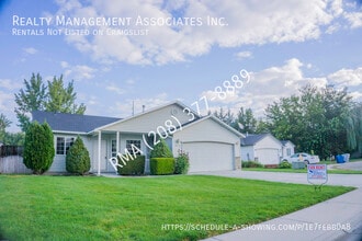 Building Photo - 822 S Chestnut St