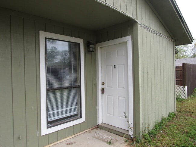 Foto del edificio - Spacious 2/2 Apartment off Olive Rd – Prim...