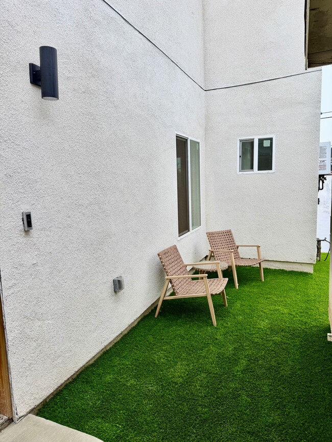 Building Photo - 2681 Pomeroy Ave