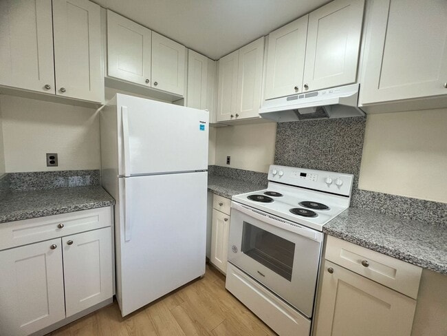Building Photo - 1512 Halekula Way